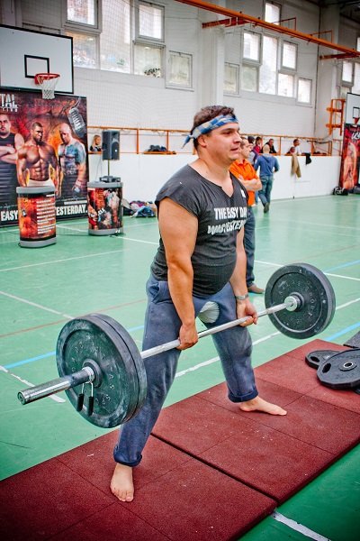 训练动作介绍:相扑式硬举-唤醒运动