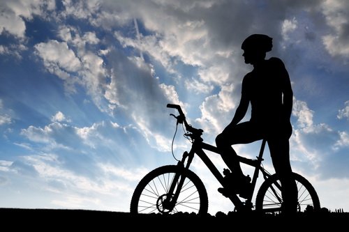 自行车运动前、中、后所需补充的营养-唤醒运动