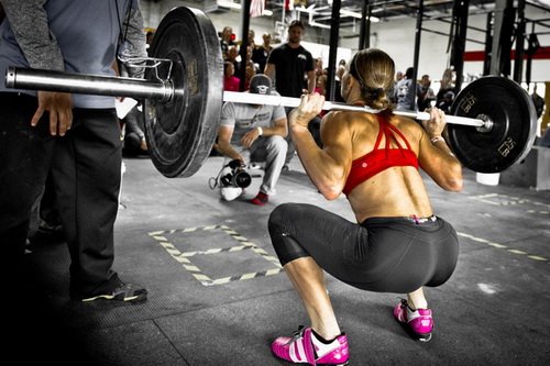 让深蹲更完美!箱式深蹲(Box Squat)-唤醒运动